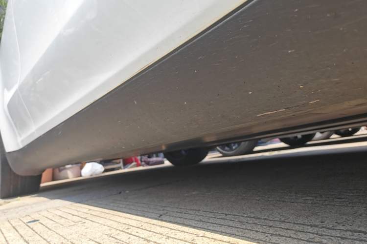Used Tesla Model Y 2023 Rear-Wheel-Drive Version Right Side Sill