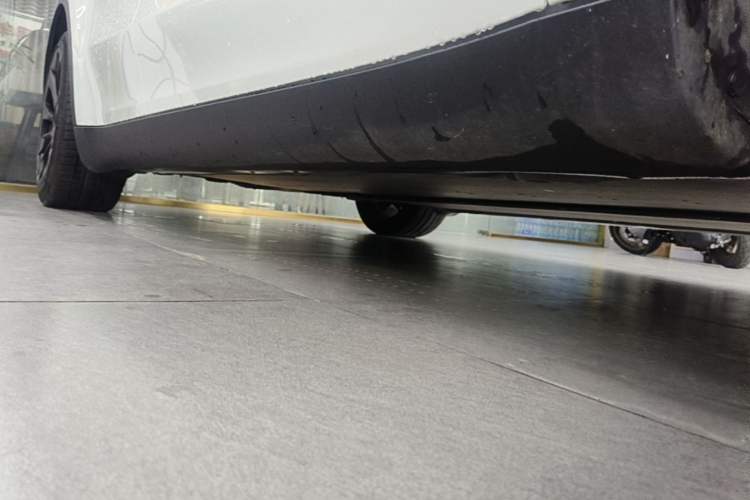 Used Tesla Model Y 2023 Rear-Wheel-Drive Version Right Side Sill