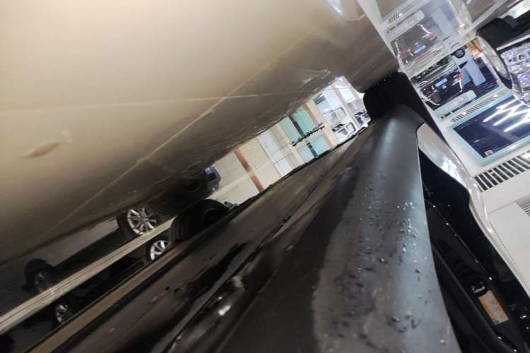 Used Tesla Model Y 2023 Rear-Wheel-Drive Version Right Side Sill