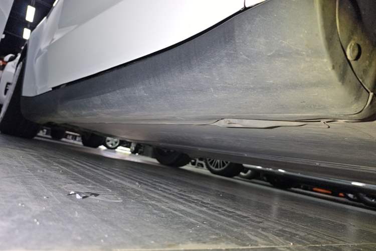 Used Tesla Model Y 2023 Rear-Wheel-Drive Version Right Side Sill