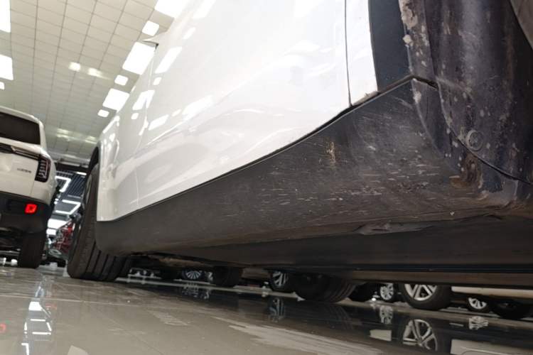 Used Tesla Model Y 2023 Rear-Wheel-Drive Version Right Side Sill