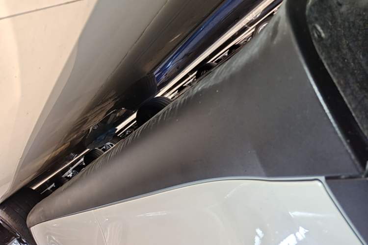 Used Tesla Model Y 2023 Rear-Wheel-Drive Version Right Side Sill