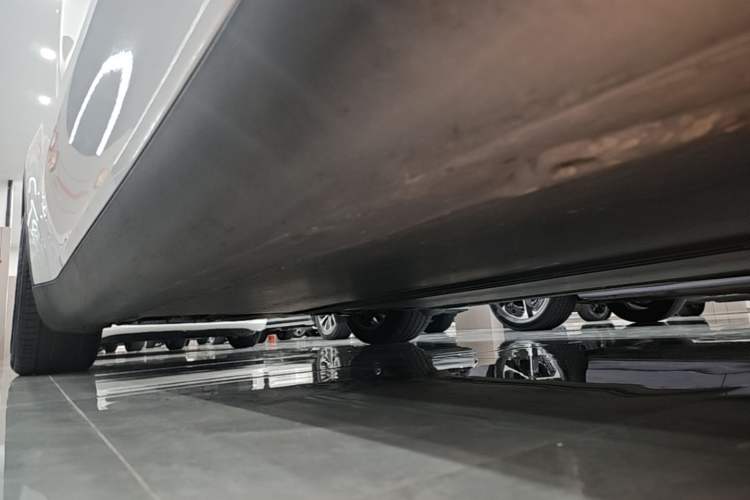 Used Tesla Model Y 2023 Rear-Wheel-Drive Version Right Side Sill