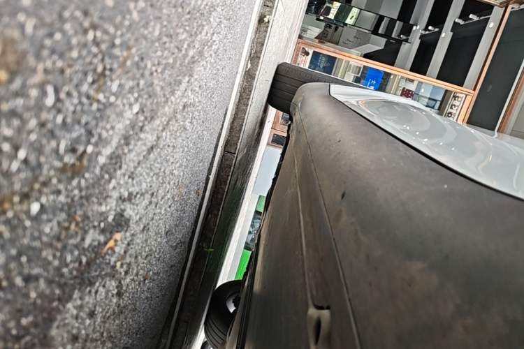 Used Tesla Model Y 2023 Rear-Wheel-Drive Version Right Side Sill