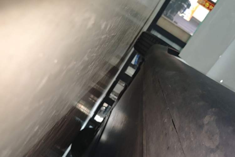 Used Tesla Model Y 2023 Long-Range All-Wheel-Drive Version Right Side Sill