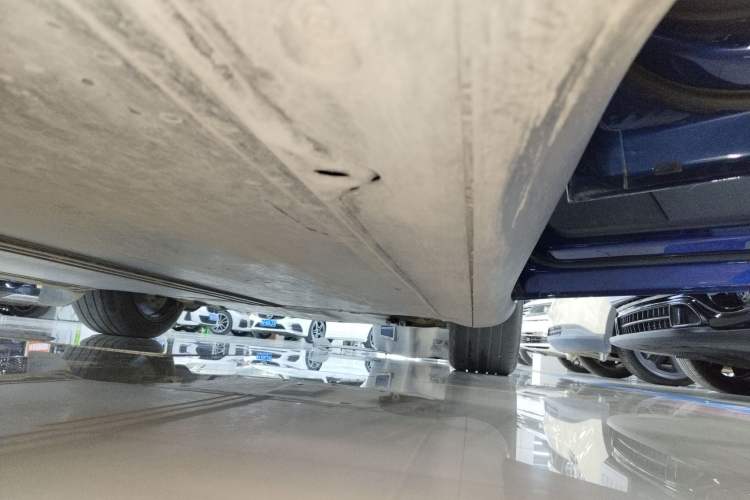 Used Tesla Model Y 2023 Rear-Wheel-Drive Version Right Side Sill