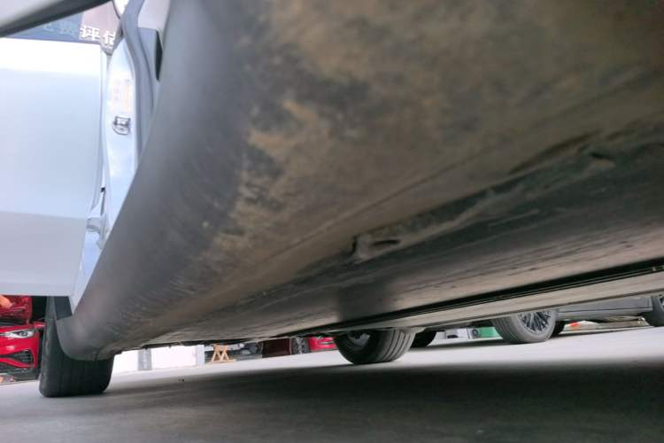 Used Tesla Model Y 2023 Rear-Wheel-Drive Version Right Side Sill