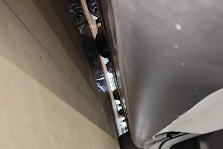 Used Tesla Model Y 2023 Rear-Wheel-Drive Version Right Side Sill