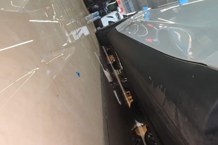 Used Tesla Model Y 2023 Long-Range All-Wheel-Drive Version Right Side Sill