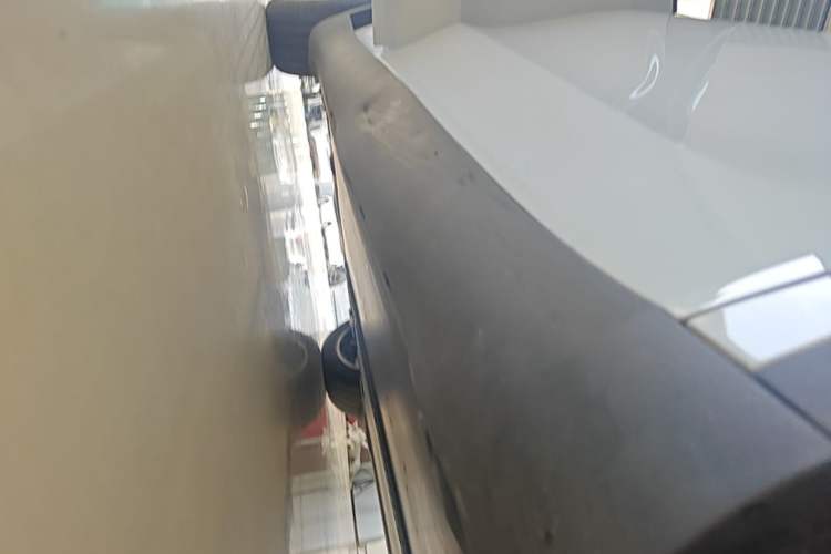 Used Tesla Model Y 2023 Rear-Wheel-Drive Version Right Side Sill