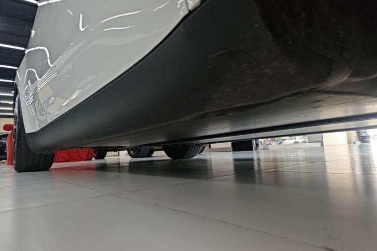 Used Tesla Model Y 2023 Rear-Wheel-Drive Version Right Side Sill