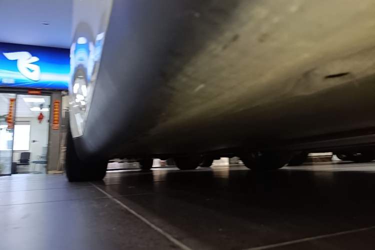 Used Tesla Model Y 2023 High-Performance All-Wheel-Drive Version Right Side Sill