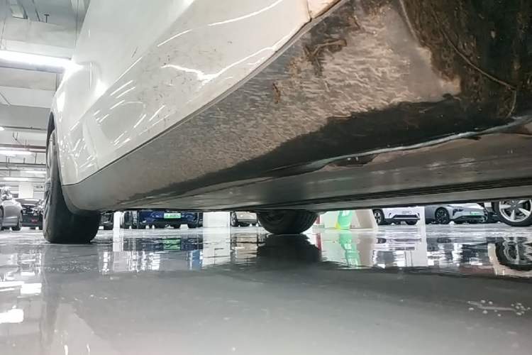Used Tesla Model Y 2023 Long-Range All-Wheel-Drive Version Right Side Sill