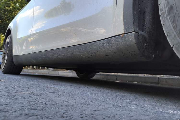 Used Tesla Model Y 2023 Rear-Wheel-Drive Version Right Side Sill