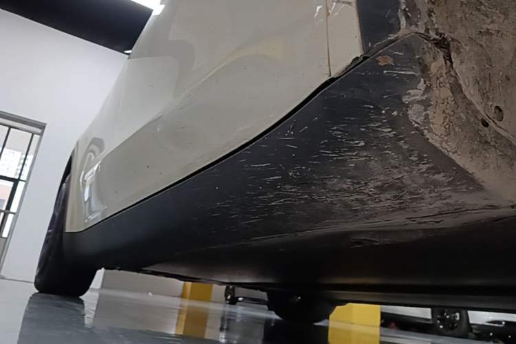 Used Tesla Model Y 2023 Rear-Wheel-Drive Version Right Side Sill