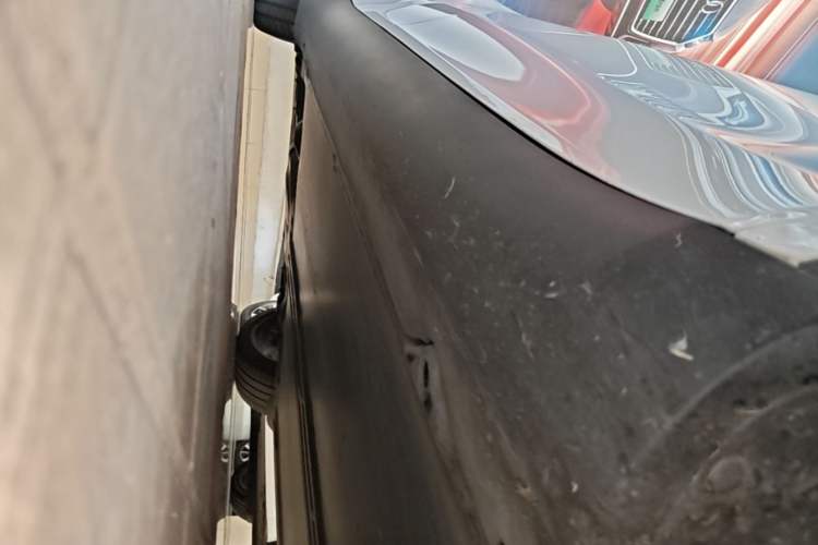 Used Tesla Model Y 2023 Rear-Wheel-Drive Version Right Side Sill