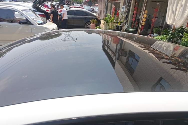 Used Tesla Model Y 2023 Rear-Wheel-Drive Version Roof