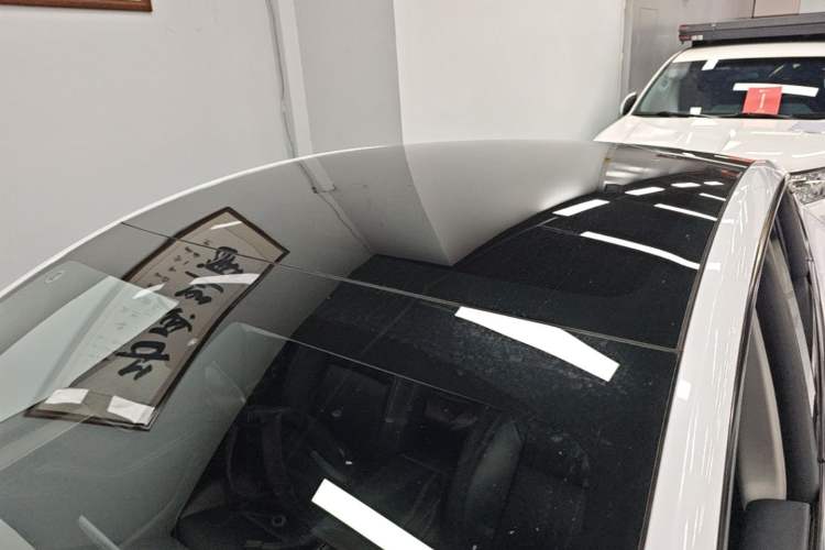 Used Tesla Model Y 2023 Rear-Wheel-Drive Version Roof