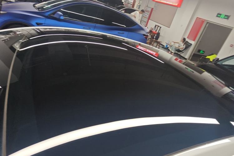 Used Tesla Model Y 2023 Long-Range All-Wheel-Drive Version Roof
