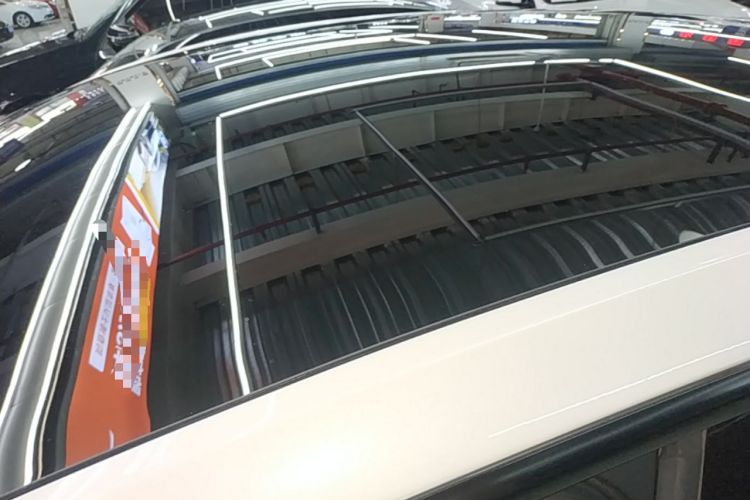 Used Tesla Model Y 2023 Long-Range All-Wheel-Drive Version Roof