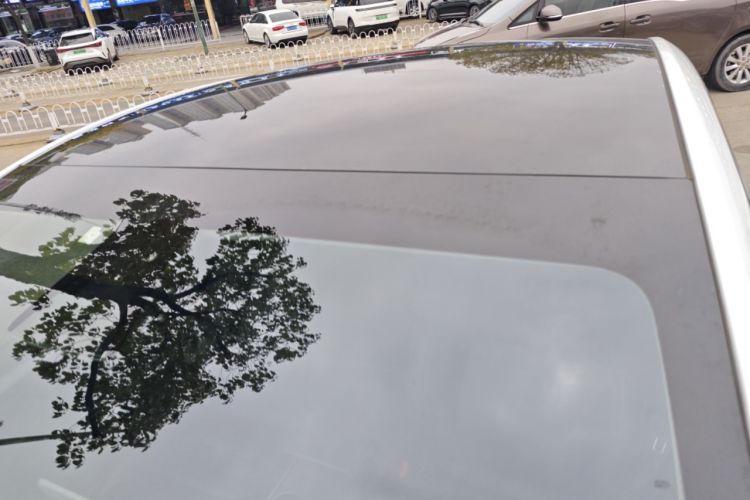 Used Tesla Model Y 2023 Long-Range All-Wheel-Drive Version Roof