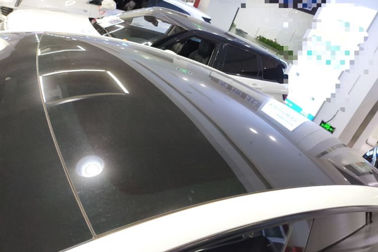 Used Tesla Model Y 2023 Long-Range All-Wheel-Drive Version Roof