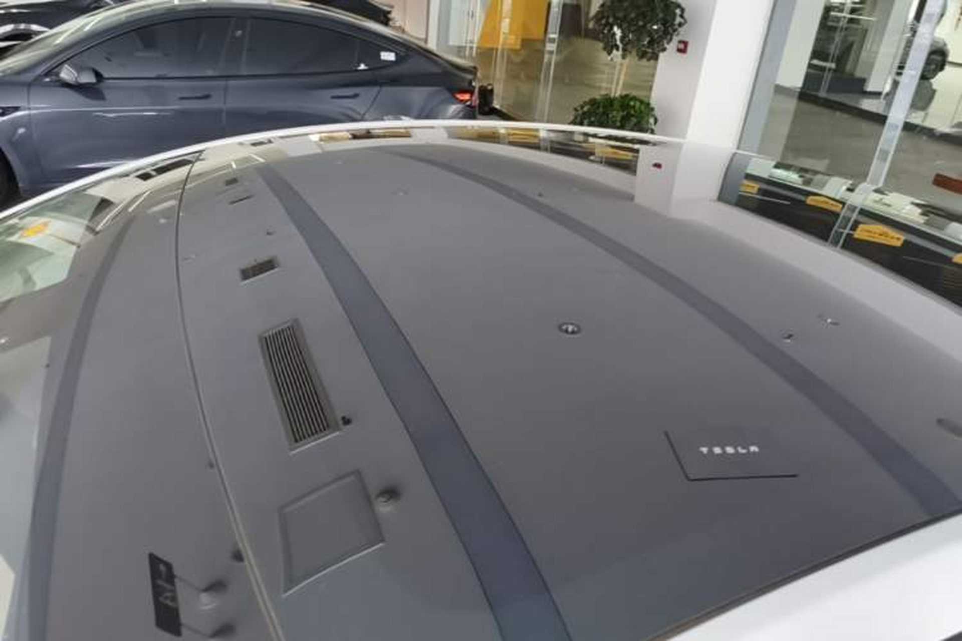 Used Tesla Model Y 2023 Long-Range All-Wheel-Drive Version Roof