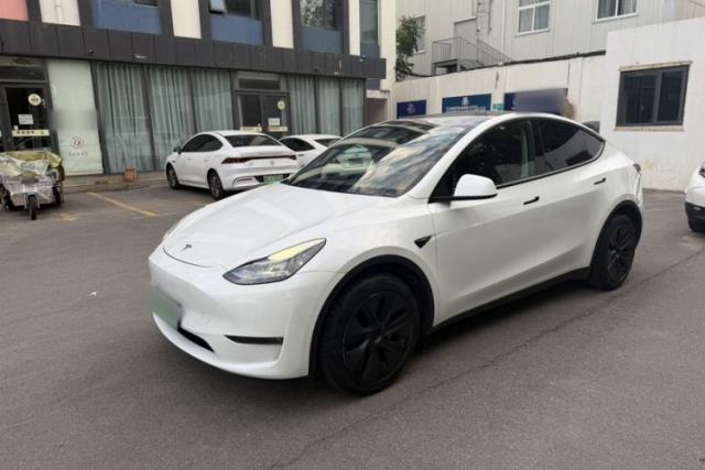 Used Tesla Model Y 2023 Long-Range All-Wheel-Drive Version