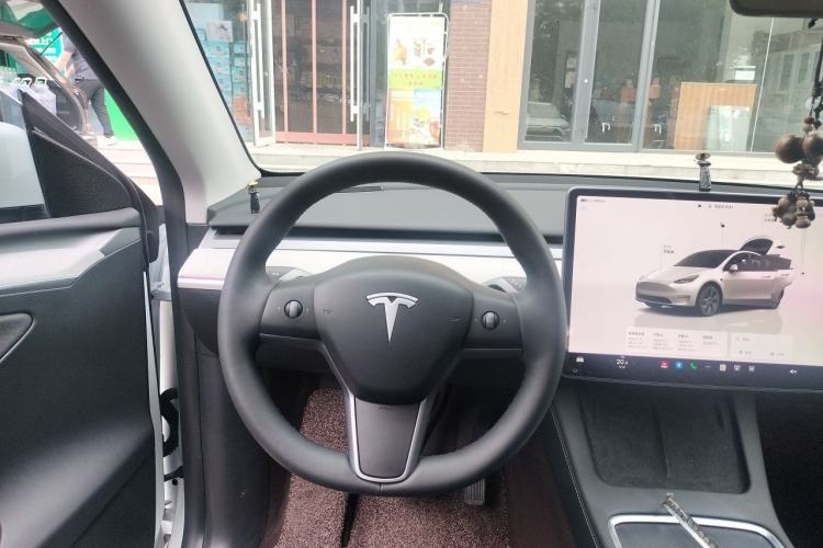 Used Tesla Model Y 2023 Long-Range All-Wheel-Drive Version Steering Wheel