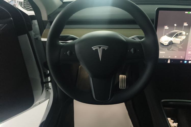 Used Tesla Model Y 2023 High-Performance All-Wheel-Drive Version Steering Wheel