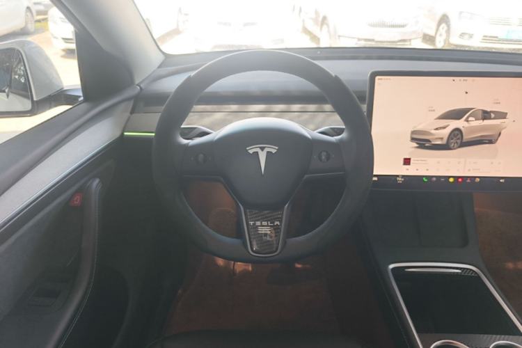 Used Tesla Model Y 2023 Long-Range All-Wheel-Drive Version Steering Wheel