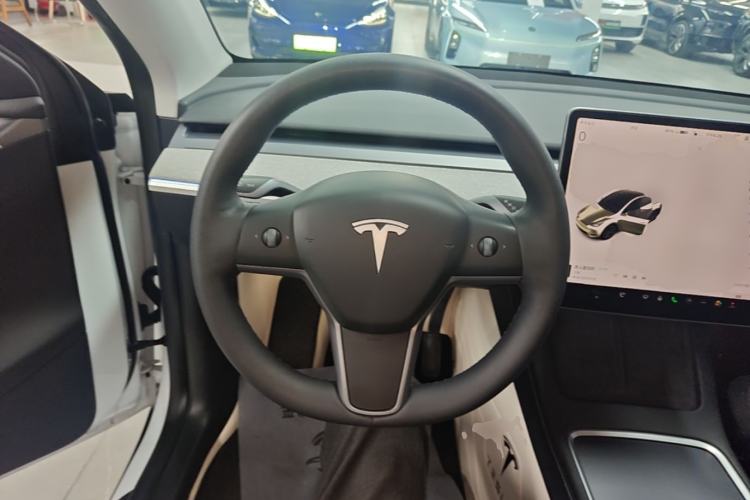 Used Tesla Model Y 2023 Long-Range All-Wheel-Drive Version Steering Wheel