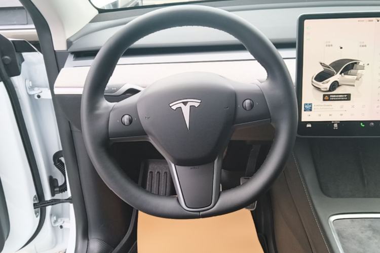 Used Tesla Model Y 2023 Long-Range All-Wheel-Drive Version Steering Wheel