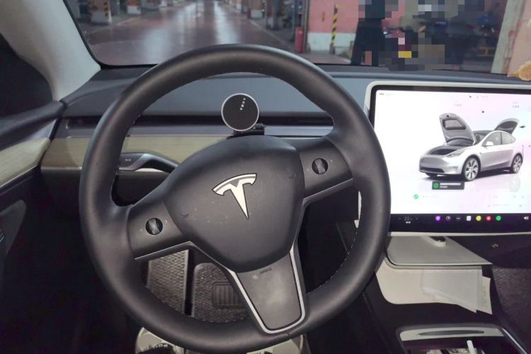 Used Tesla Model Y 2023 Long-Range All-Wheel-Drive Version Steering Wheel