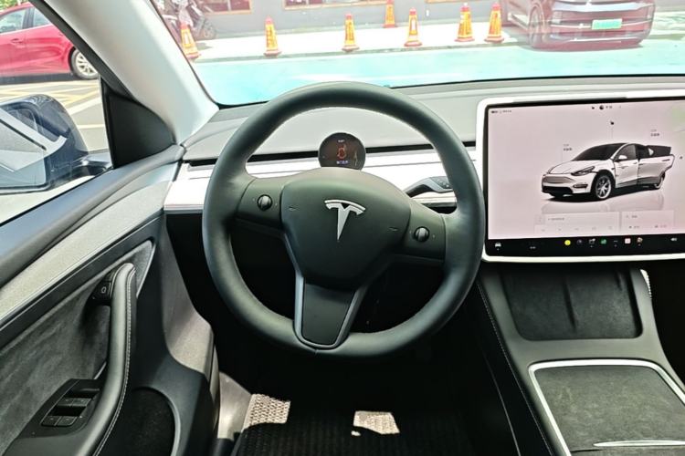 Used Tesla Model Y 2023 Rear-Wheel-Drive Version Steering Wheel