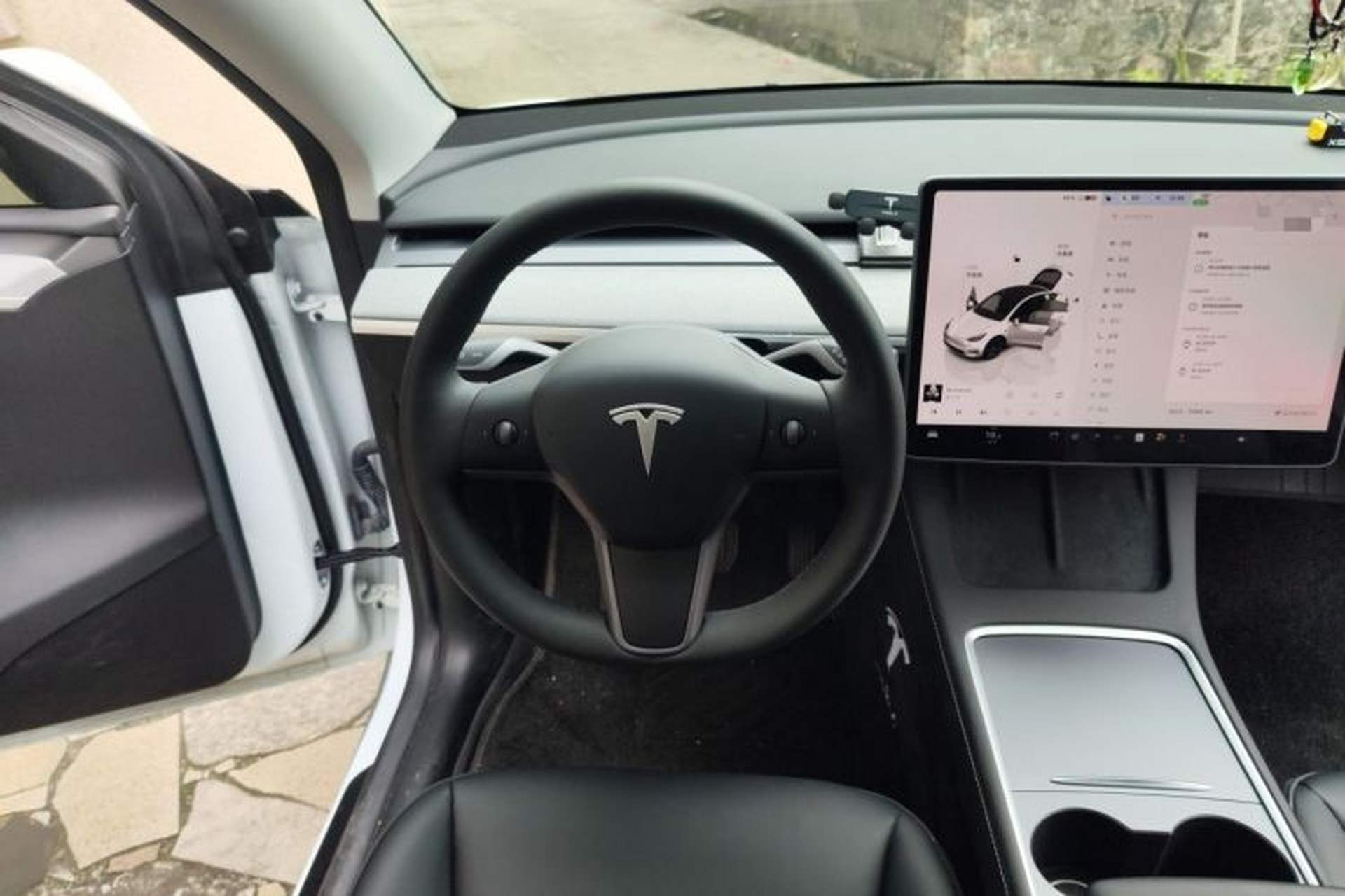 Used Tesla Model Y 2023 Rear-Wheel-Drive Version Steering Wheel