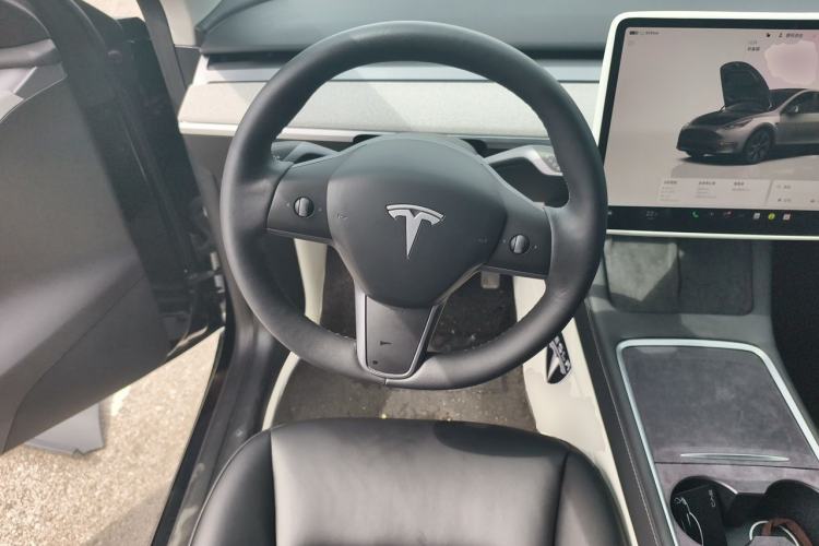Used Tesla Model Y 2023 Long-Range All-Wheel-Drive Version Steering Wheel