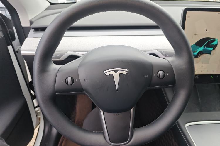 Used Tesla Model Y 2023 Long-Range All-Wheel-Drive Version Steering Wheel