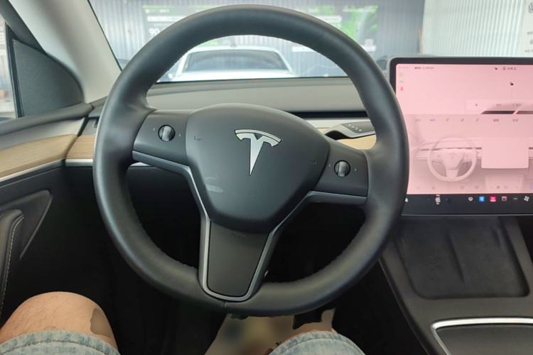 Used Tesla Model Y 2023 Rear-Wheel-Drive Version Steering Wheel