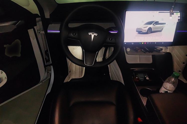 Used Tesla Model Y 2023 Long-Range All-Wheel-Drive Version Steering Wheel