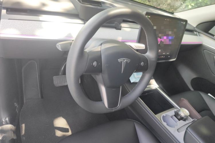 Used Tesla Model Y 2023 Long-Range All-Wheel-Drive Version Steering Wheel