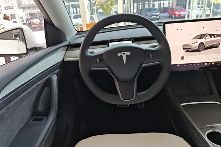Used Tesla Model Y 2023 Long-Range All-Wheel-Drive Version Steering Wheel
