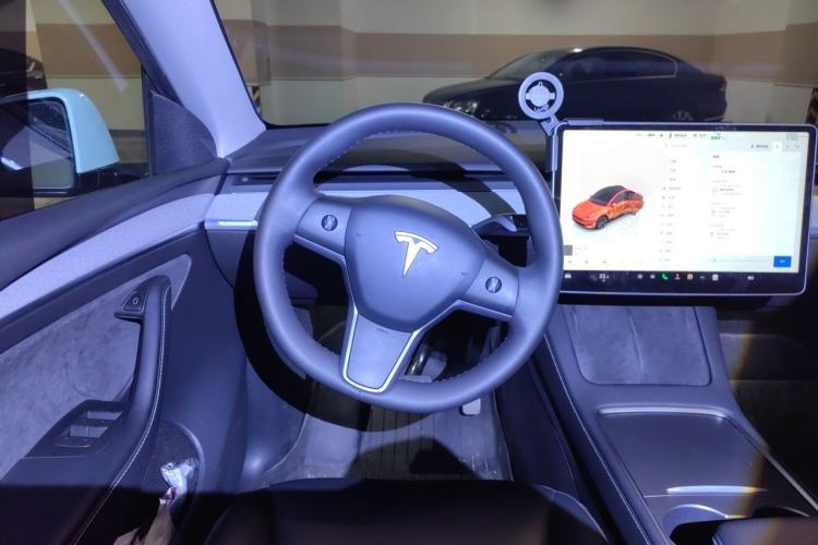 Used Tesla Model Y 2023 Long-Range All-Wheel-Drive Version Steering Wheel
