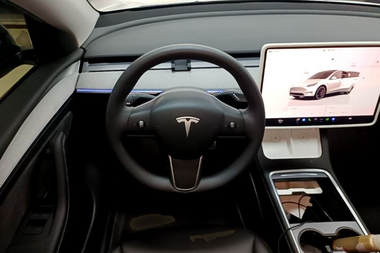 Used Tesla Model Y 2023 High-Performance All-Wheel-Drive Version Steering Wheel
