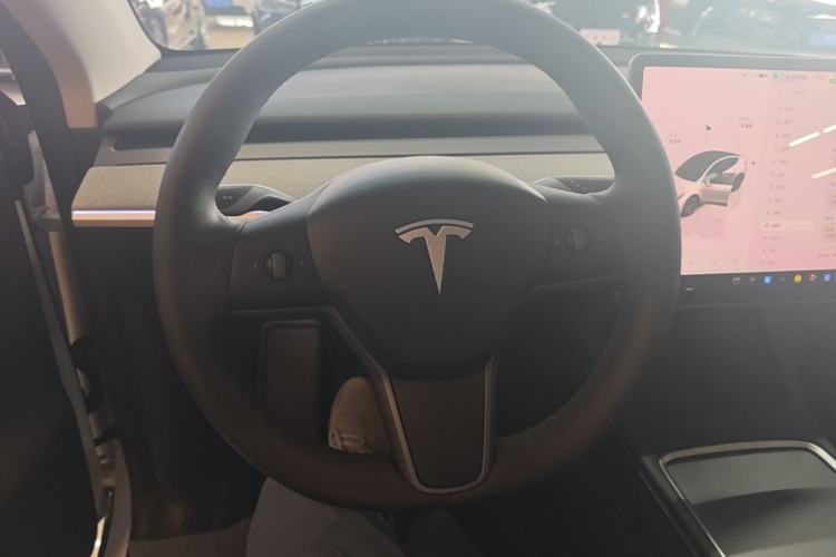 Used Tesla Model Y 2023 Long-Range All-Wheel-Drive Version Steering Wheel