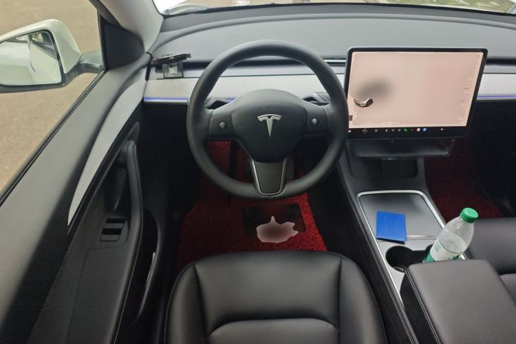 Used Tesla Model Y 2023 Long-Range All-Wheel-Drive Version Steering Wheel