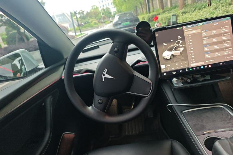 Used Tesla Model Y 2023 Long-Range All-Wheel-Drive Version Steering Wheel