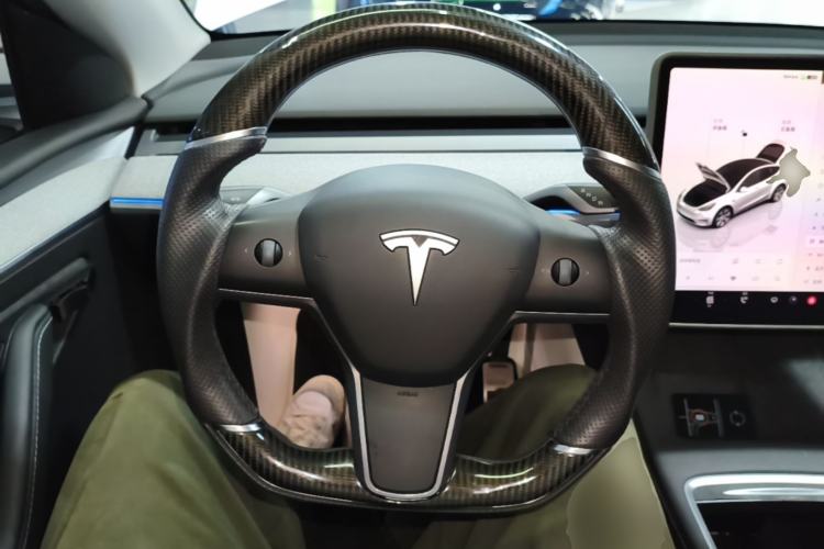 Used Tesla Model Y 2023 Long-Range All-Wheel-Drive Version Steering Wheel