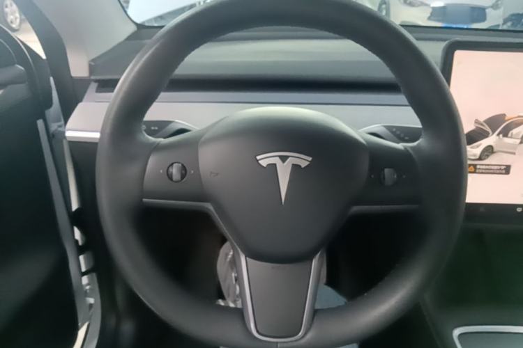Used Tesla Model Y 2023 Long-Range All-Wheel-Drive Version Steering Wheel