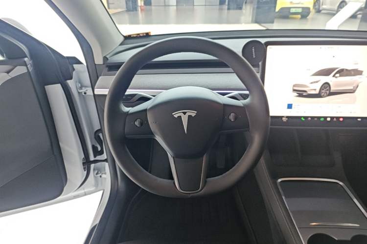 Used Tesla Model Y 2023 Rear-Wheel-Drive Version Steering Wheel